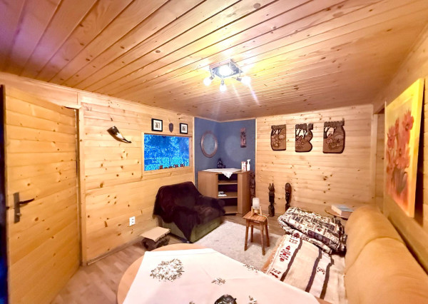 NA PREDAJ! Lukratívny pozemok s chatou v Myslave