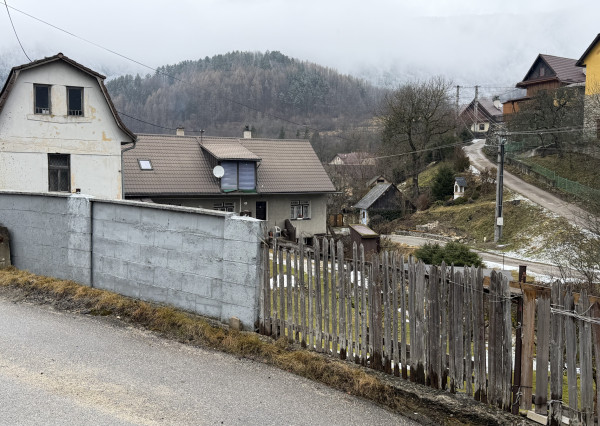 NA PREDAJ! Dom s výhľadmi na Strážovské vrchy-Košecké Rovné