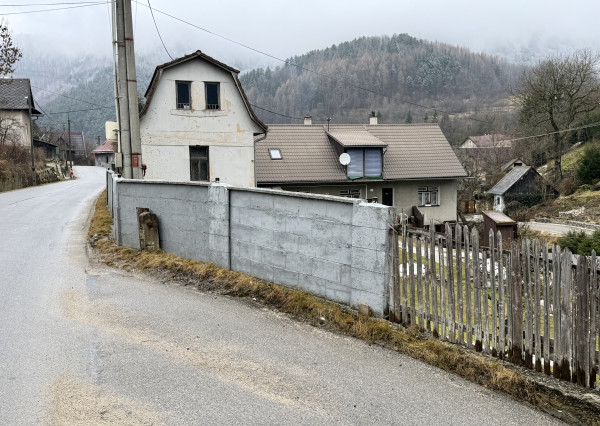 NA PREDAJ! Dom s výhľadmi na Strážovské vrchy-Košecké Rovné
