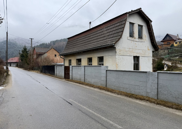NA PREDAJ! Dom s výhľadmi na Strážovské vrchy-Košecké Rovné