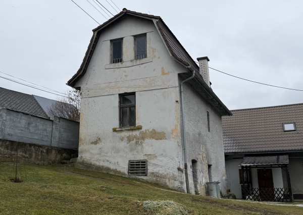 NA PREDAJ! Dom s výhľadmi na Strážovské vrchy-Košecké Rovné