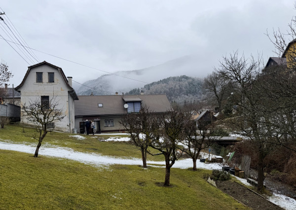 NA PREDAJ! Dom s výhľadmi na Strážovské vrchy-Košecké Rovné