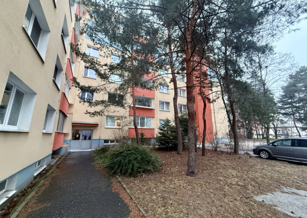 NA PREDAJ! 3 izbový byt v pôvodnom stave - Karola Adlera