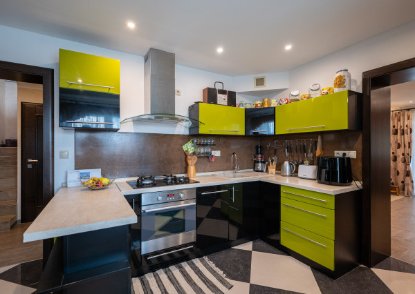 NA PREDAJ - Priestranný 5i rodinný dom, 190m2, Žilina, Varín