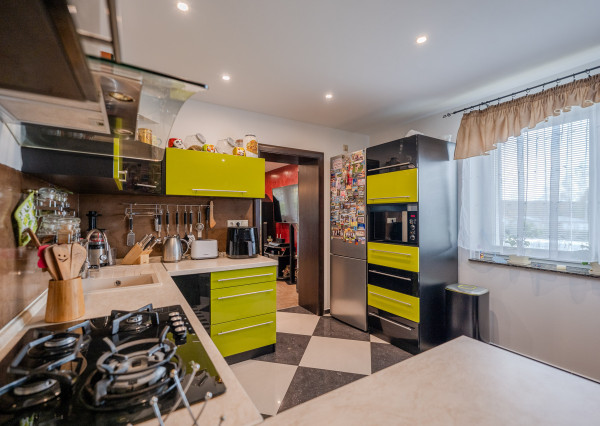 NA PREDAJ - Priestranný 5i rodinný dom, 190m2, Žilina, Varín