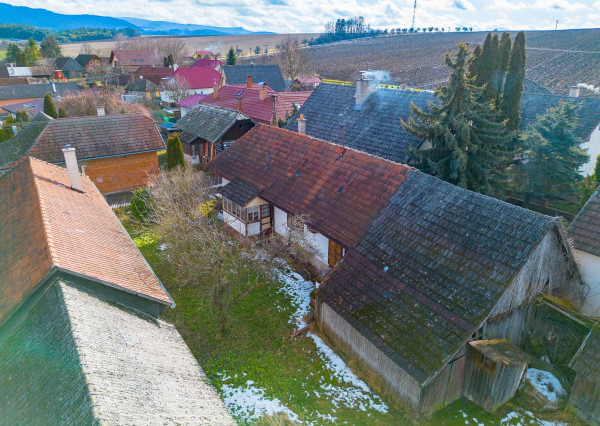 IBA U NÁS: Na predaj staršia drevenica – rodinný dom Mošovce