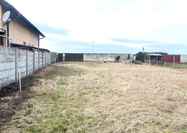 IBA U NÁS! Na predaj stavebný pozemok, 800m2, Podhajská