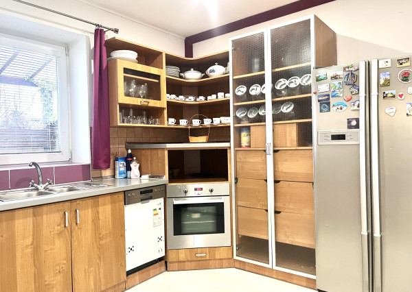 NA PREDAJ! Útulný 4i Rodinný dom s garážou Bošany centrum