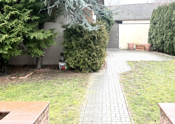 NA PREDAJ! Útulný 4i Rodinný dom s garážou Bošany centrum