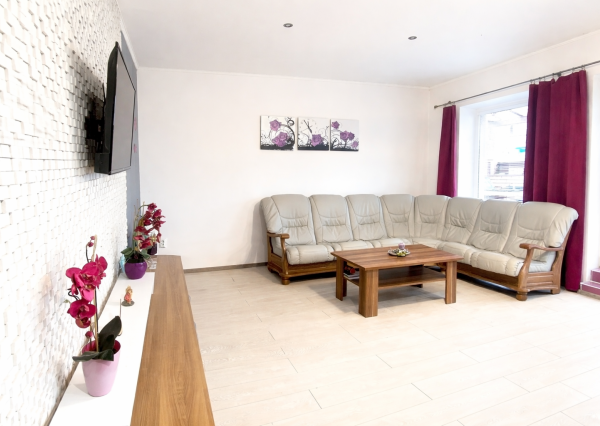 NA PREDAJ! Útulný 4i Rodinný dom s garážou Bošany centrum