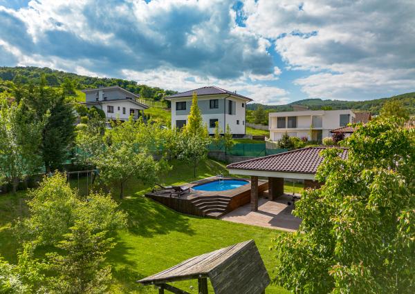 NA PREDAJ! 6-izbový dom s bazénom, Limbach