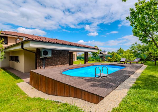 NA PREDAJ! 6-izbový dom s bazénom, Limbach