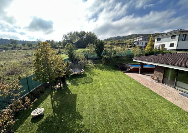 NA PREDAJ! 6-izbový dom s bazénom, Limbach