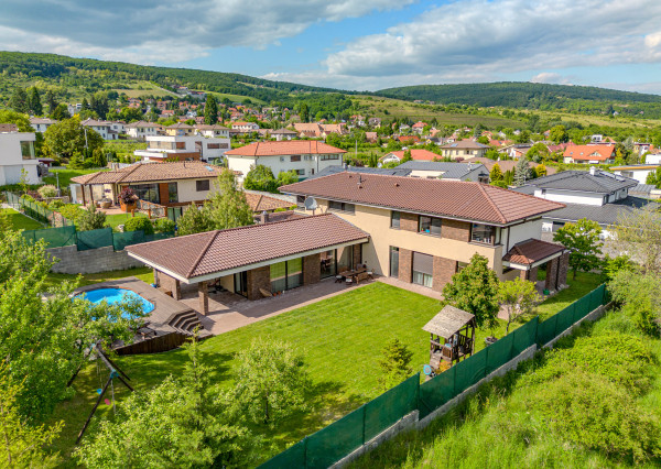 NA PREDAJ! 6-izbový dom s bazénom, Limbach