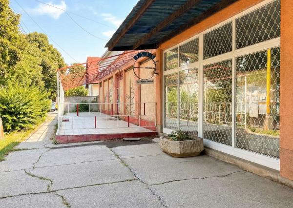 NA PREDAJ! Budova v Trebišove pripravená na rekonštrukciu