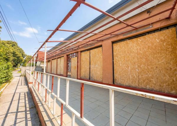 NA PREDAJ! Budova v Trebišove pripravená na rekonštrukciu