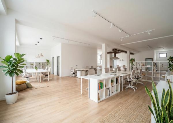 NA PREDAJ! Budova v Trebišove pripravená na rekonštrukciu