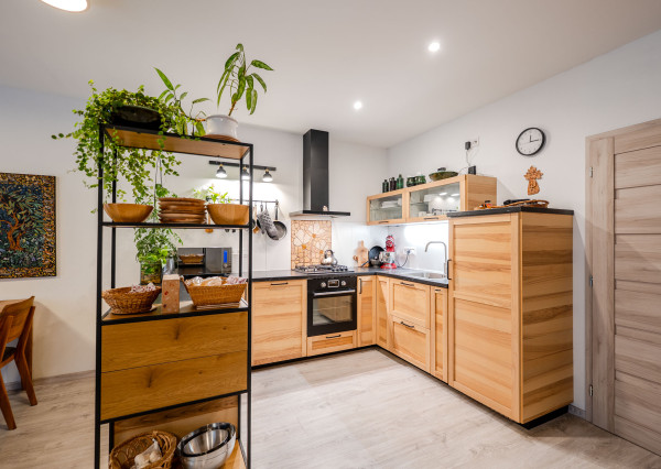 IBA U NÁS!Na predaj 4i rodinný dom + garáž, 149m2, Prievidza