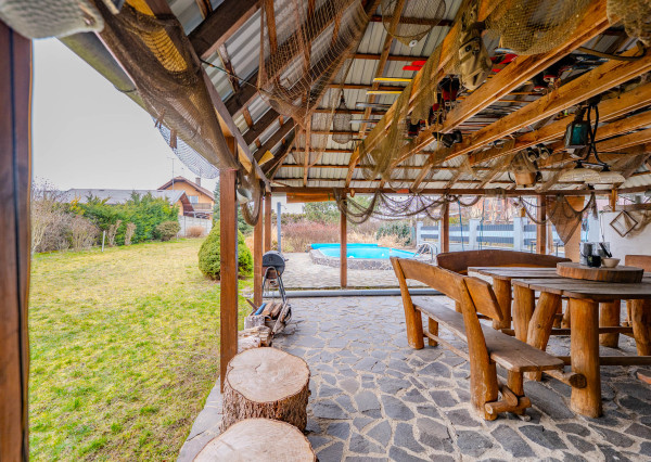 IBA U NÁS! Na predaj 7-izbový rodinný dom, 338 m2, Podhájska