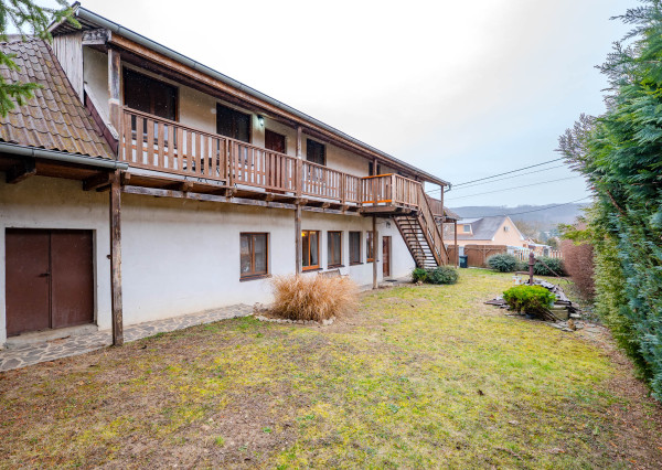 IBA U NÁS! Na predaj 7-izbový rodinný dom, 338 m2, Podhájska