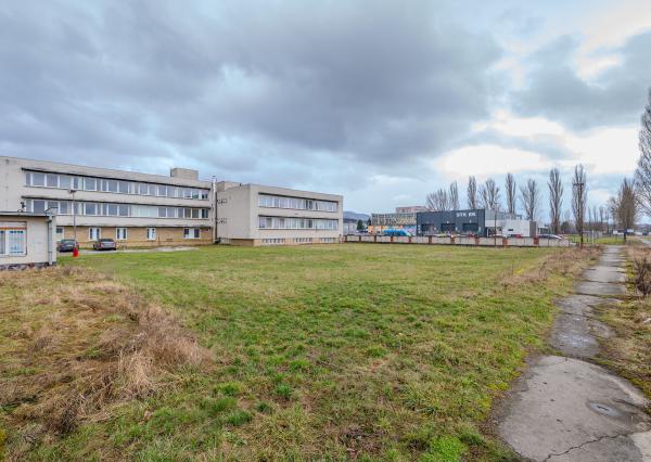 PRIPRAVUJEME Pozemok s výnimočným potenciálom,Dub. nad Váhom