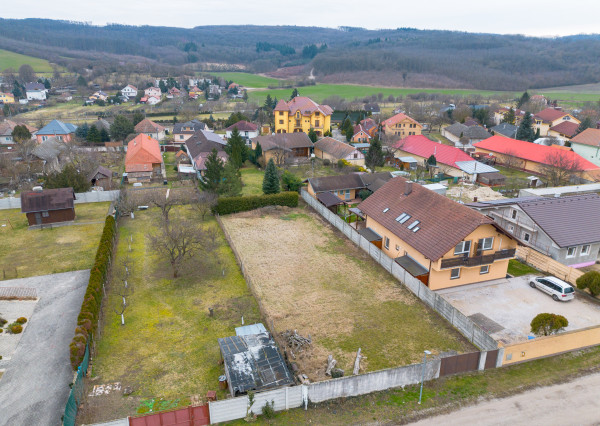 IBA U NÁS! Na predaj stavebný pozemok, 800 m2, Podhájska
