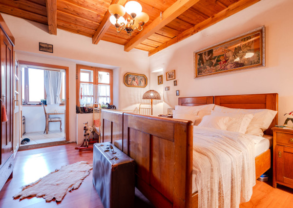 IBA U NÁS! Na predaj 7-izbový rodinný dom, 338 m2, Podhájska