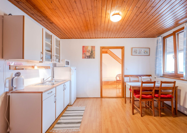 IBA U NÁS! Na predaj 7-izbový rodinný dom, 338 m2, Podhájska