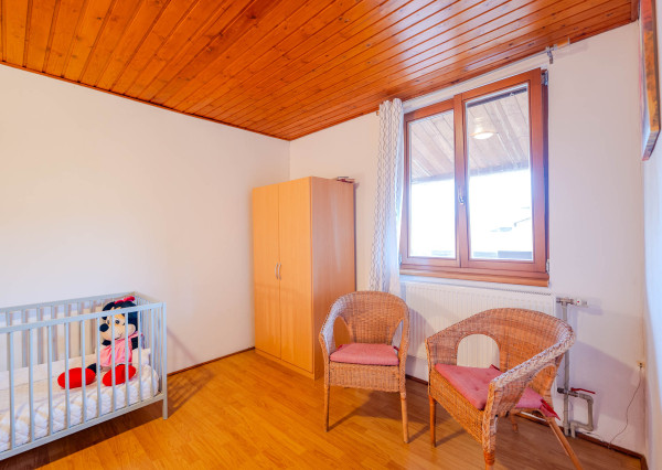 IBA U NÁS! Na predaj 7-izbový rodinný dom, 338 m2, Podhájska