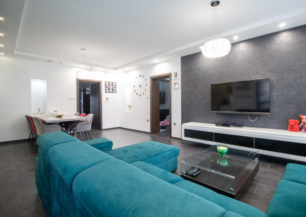 NA PREDAJ 5i rodinný dom v Maďarskej obci Lével, 17min do BA