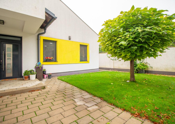 NA PREDAJ 5i rodinný dom v Maďarskej obci Lével, 17min do BA