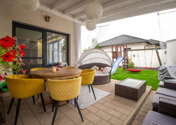 NA PREDAJ 5i rodinný dom v Maďarskej obci Lével, 17min do BA