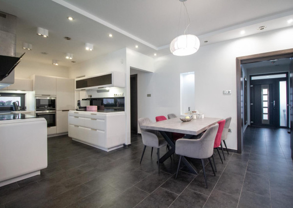 NA PREDAJ 5i rodinný dom v Maďarskej obci Lével, 17min do BA