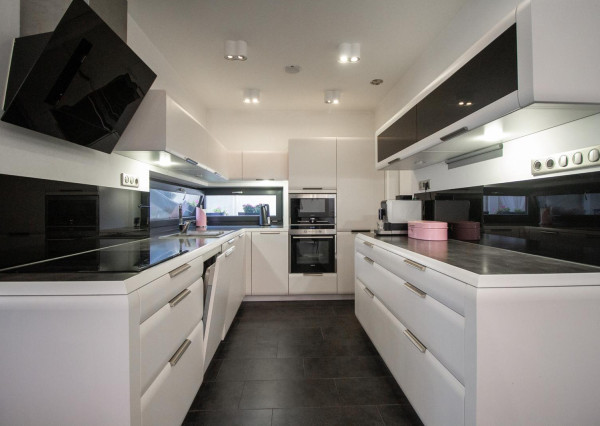 NA PREDAJ 5i rodinný dom v Maďarskej obci Lével, 17min do BA