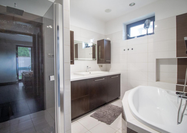 NA PREDAJ 5i rodinný dom v Maďarskej obci Lével, 17min do BA