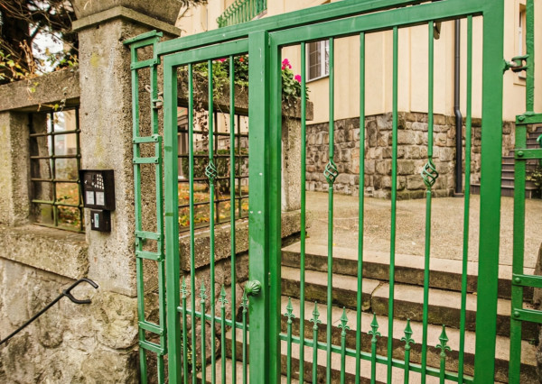 IBA U NÁS! Staromestský 2 izbový byt v pôvodnom stave, 83 m²