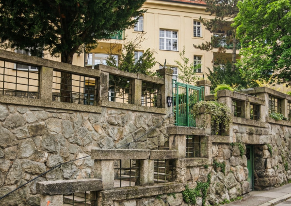 IBA U NÁS! Staromestský 2 izbový byt v pôvodnom stave, 83 m²