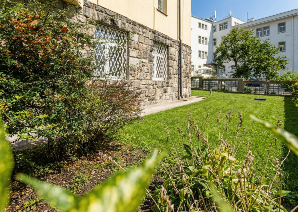 IBA U NÁS! Staromestský 2 izbový byt v pôvodnom stave, 83 m²