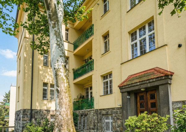 IBA U NÁS! Staromestský 2 izbový byt v pôvodnom stave, 83 m²