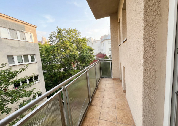 NA PREDAJ Príjemný 3-izbový byt v srdci Starého Mesta–Sokolská ulica