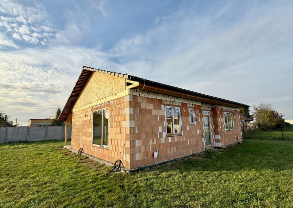 IBA U NÁS! Na predaj- novostavba 3 i RD v obci Horná Potôň