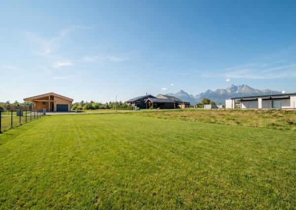 IBA U NÁS! Jedinečný stavebný pozemok vo Veľkej Lomnici