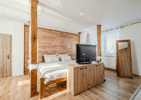 IBA U NÁS! NA PREDAJ prémiové rodinné sídlo v Kálnici 938m2