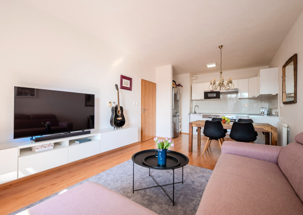 IBA U NÁS! 2i byt s balkónom a parkovaním v projekte CUBICON