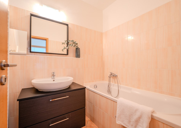 IBA U NÁS! 2i byt s balkónom a parkovaním v projekte CUBICON