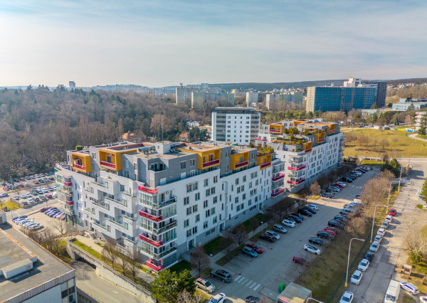 IBA U NÁS! 2i byt s balkónom a parkovaním v projekte CUBICON