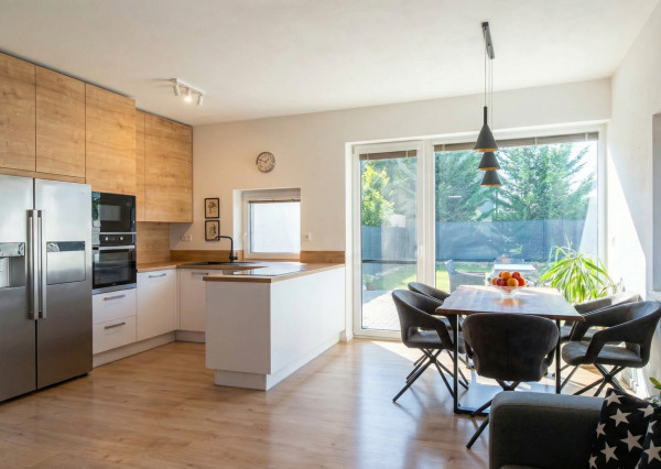 IBA U NÁS: Na predaj pekný 4i byt v rodinnom dome v Stupave.