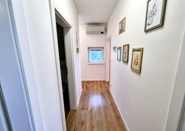 IBA U NÁS: Na predaj pekný 4i byt v rodinnom dome v Stupave.