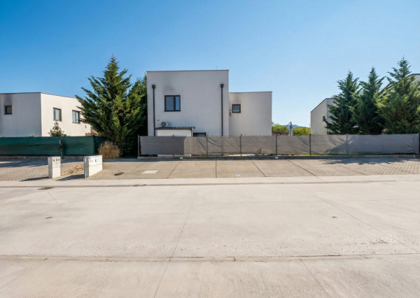 IBA U NÁS: Na predaj pekný 4i byt v rodinnom dome v Stupave.