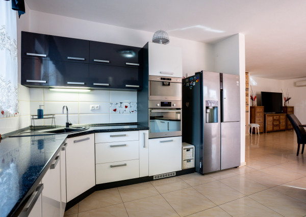 IBA U NÁS! Na predaj 6i Rezidencia Častkovce, bazén, 817m2